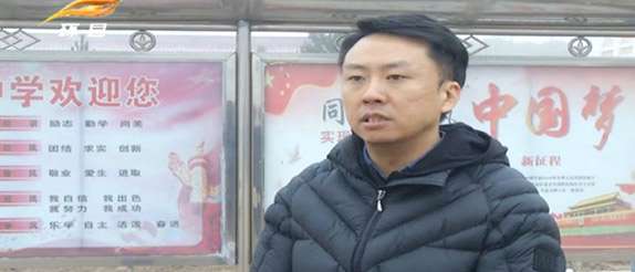 江蘇靈通展覽系統(tǒng)股份有限公司愛心助學累計為秦團莊初級中學出資捐物80余萬元